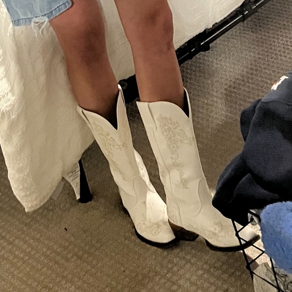White cowgirl boots